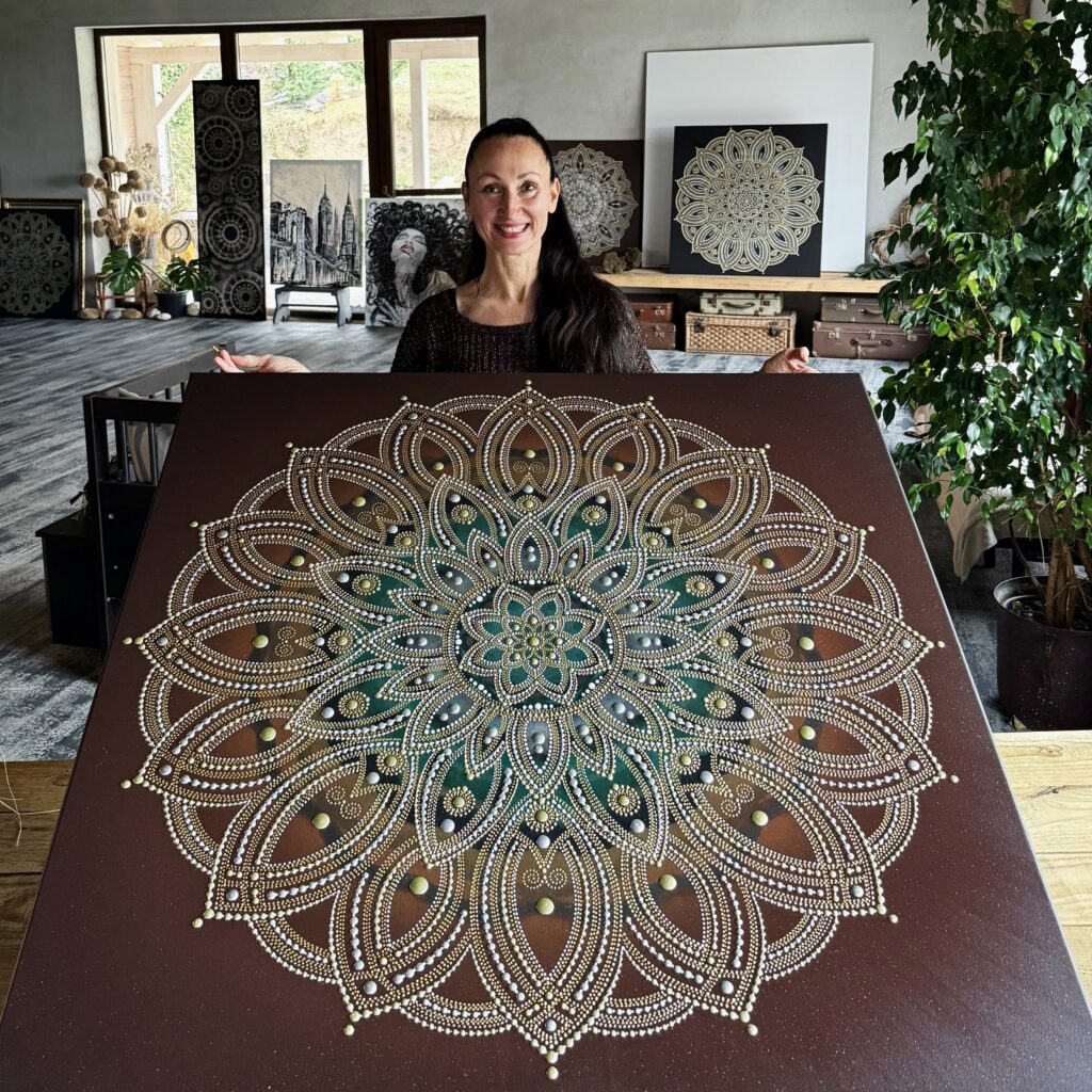 ✧ THE FAMILY TALISMAN
Custom Family Mandala created as a Christmas gift for a private residence.
Holding what words cannot.